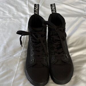 Dr. Martens Women’s black extra tough combs lace up boots size 8